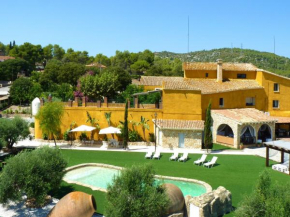 Spacious villa in Can Trabal with private pool and jacuzzi 980 m²